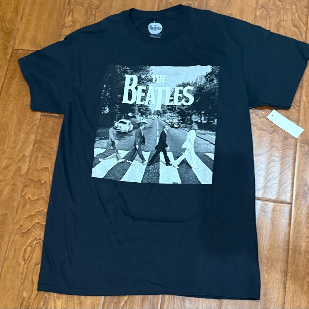 NWT Size Medium HYBRID Black Beatles Graphic T-Shirt